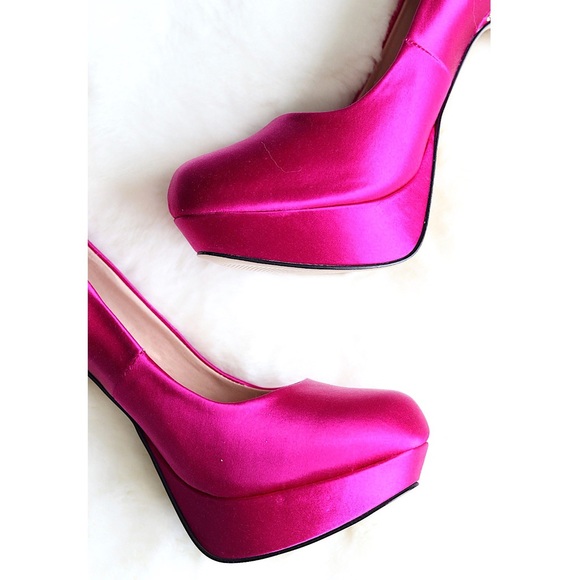 NIB Steve Madden “Partyy-R Fuchsia” Satin Heels - Picture 2 of 8